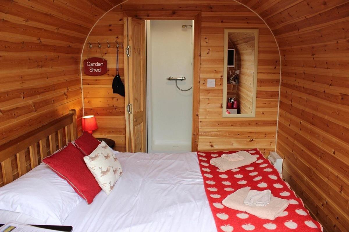 Sea And Mountain View Luxury Glamping Pods Heated Hotel Holyhead Exterior photo