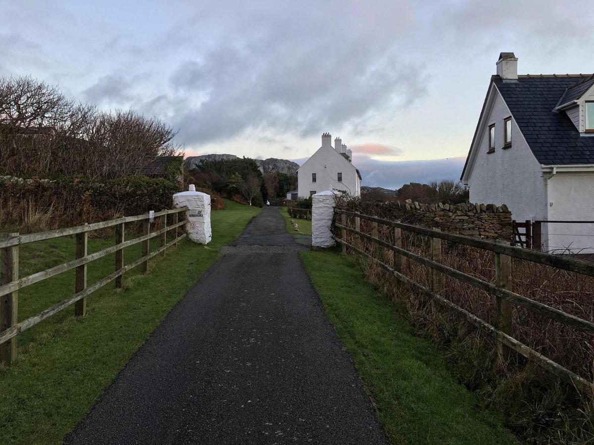 Sea And Mountain View Luxury Glamping Pods Heated Hotel Holyhead Exterior photo