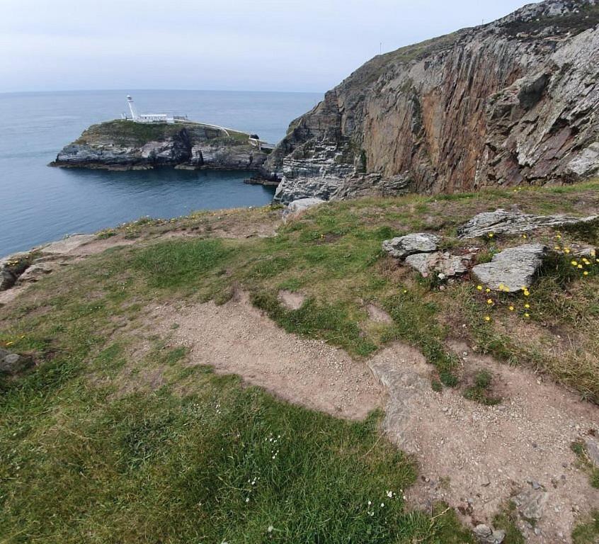 Sea And Mountain View Luxury Glamping Pods Heated Hotel Holyhead Exterior photo