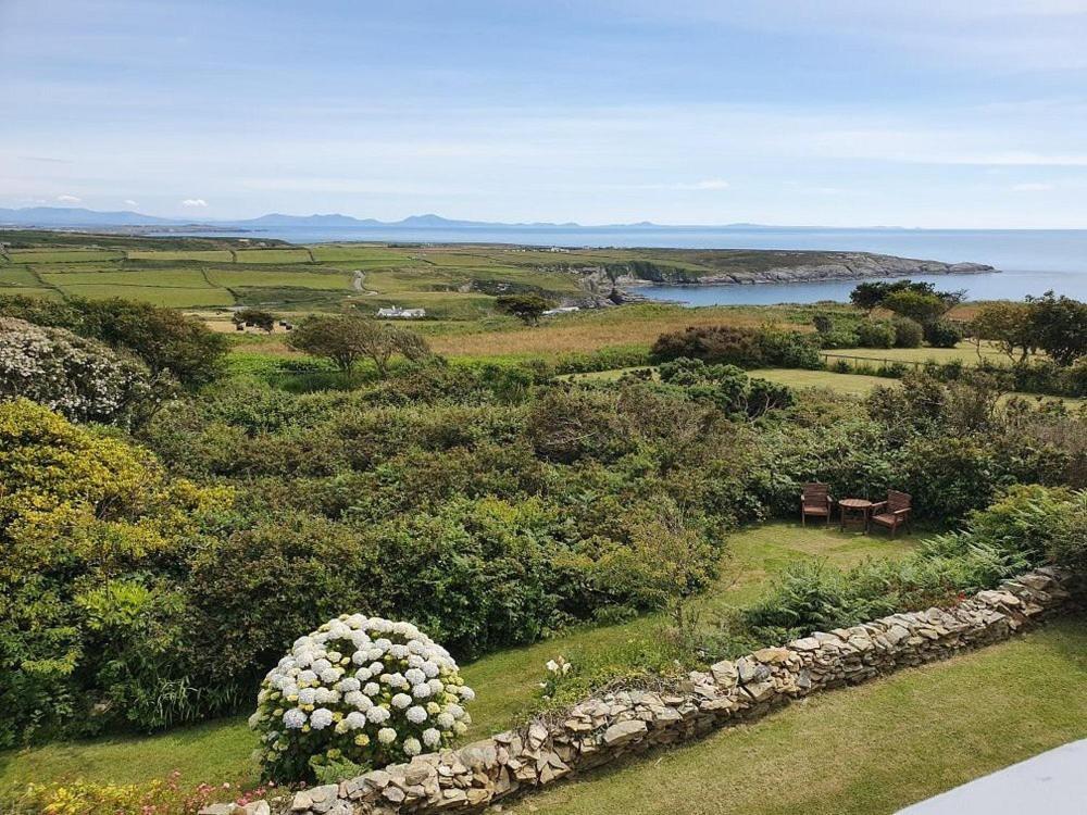 Sea And Mountain View Luxury Glamping Pods Heated Hotel Holyhead Exterior photo