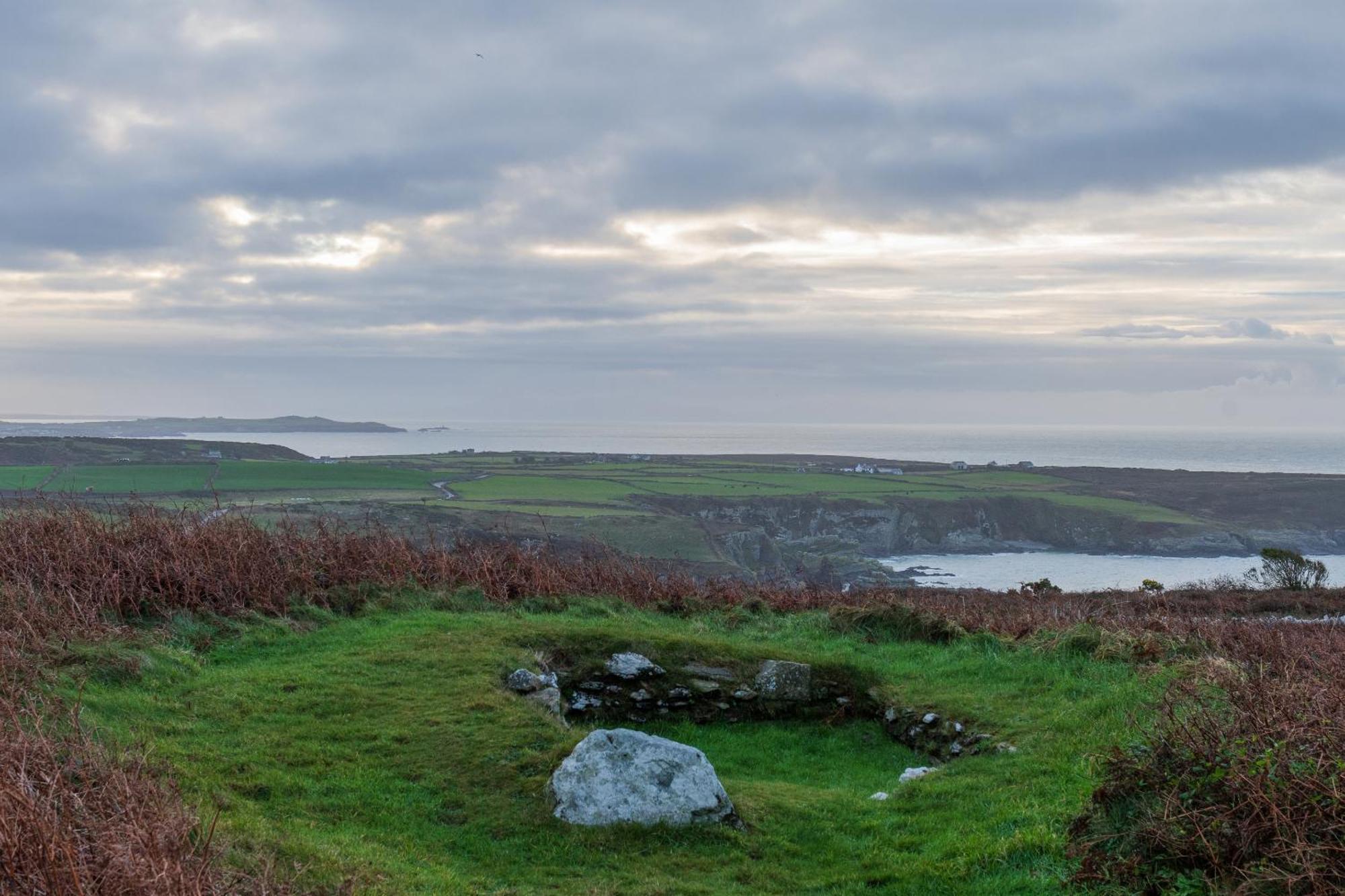 Sea And Mountain View Luxury Glamping Pods Heated Hotel Holyhead Exterior photo